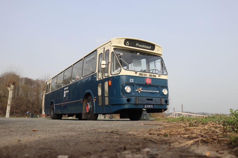 Rondrit met museumbussen door Arnhem
